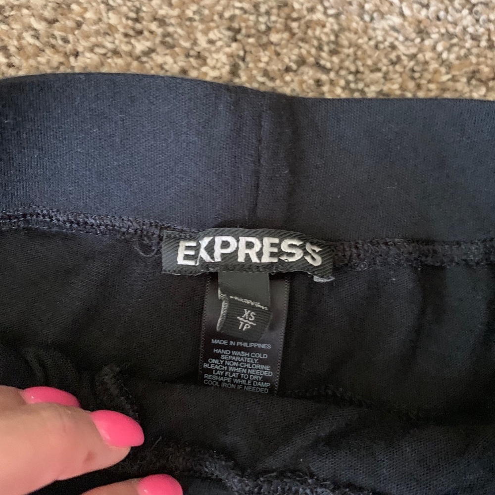Express Shorts - Picture 2 of 2